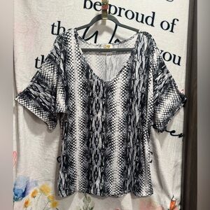 Cake Snakeskin Sequin Top Short  Sleeve Size M